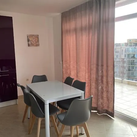 1-bedroom On The 6th Floor With Large Balcony *